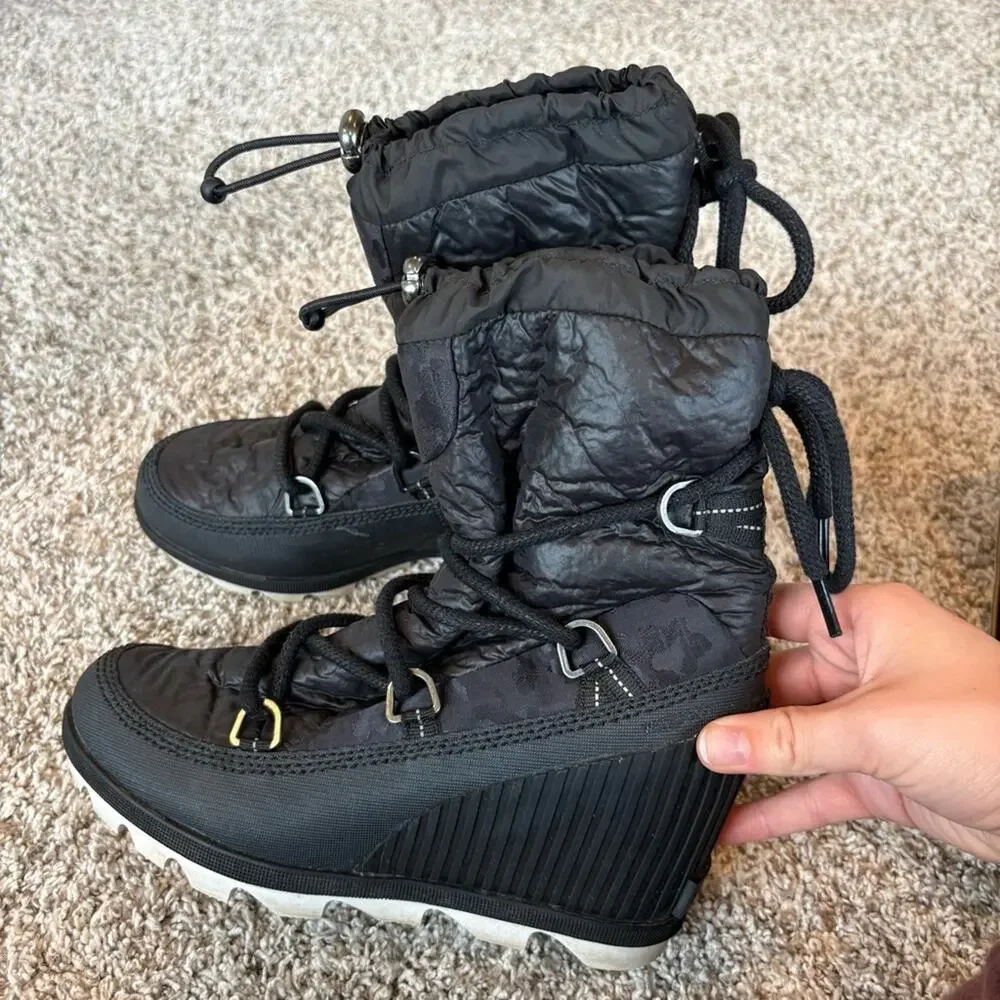 Sorel Women's Kinetic Wedge Winter Snow Boots in Black Size 8